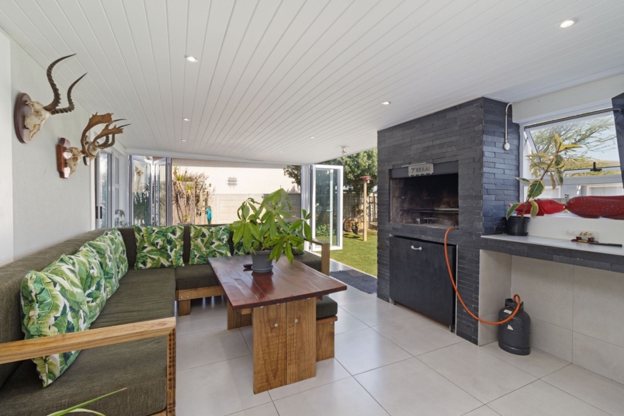 To Let 4 Bedroom Property for Rent in Sunningdale Western Cape